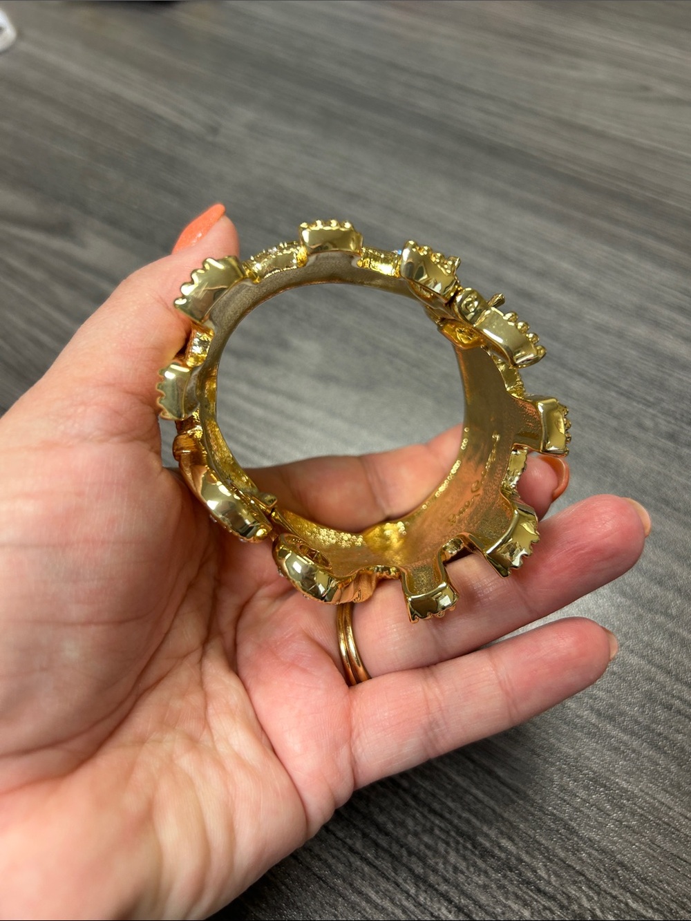 Lilly Pulitzer golden elephant hinged bracelet - Picture 7 of 9